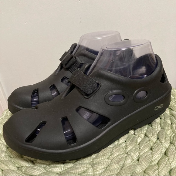 OOFOS Oocandoo Black Outdoors Sandals - Picture 3 of 14